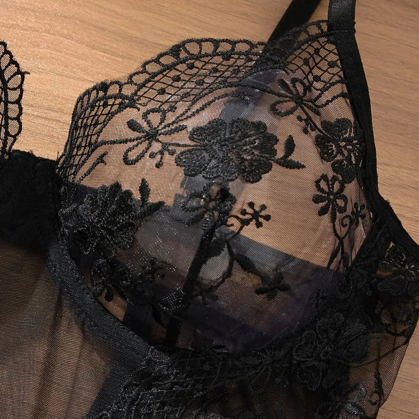 Body Dentelle Noir Brodé Taille Haute Échancré